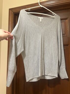 Leith Light Gray Ribbed V-Neck Sweater